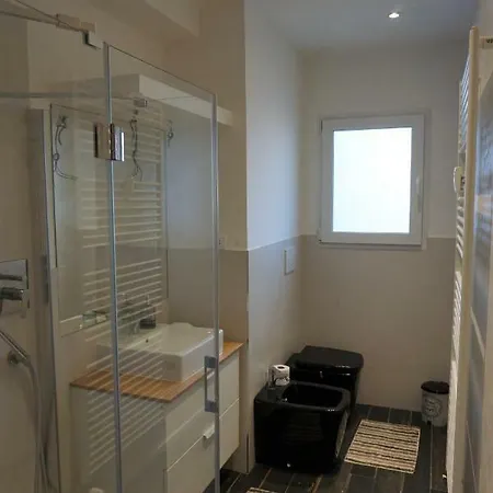 Nest In The * 的里雅斯特